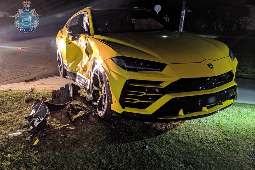 Cậu bé 14 tuổi tông xe ăn trộm vào Lamborghini Uru ảnh 2 Cau be 14 tuoi tong xe an trom vao Lamborghini Uru anh 2
