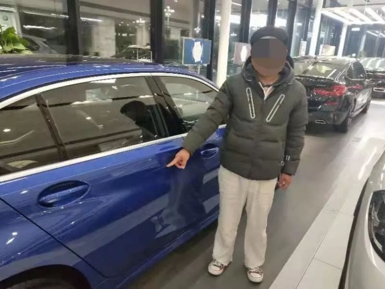 Chang trai 22 tuoi lam hu hai xe BMW tai dai ly de ep phu huynh mua hinh anh