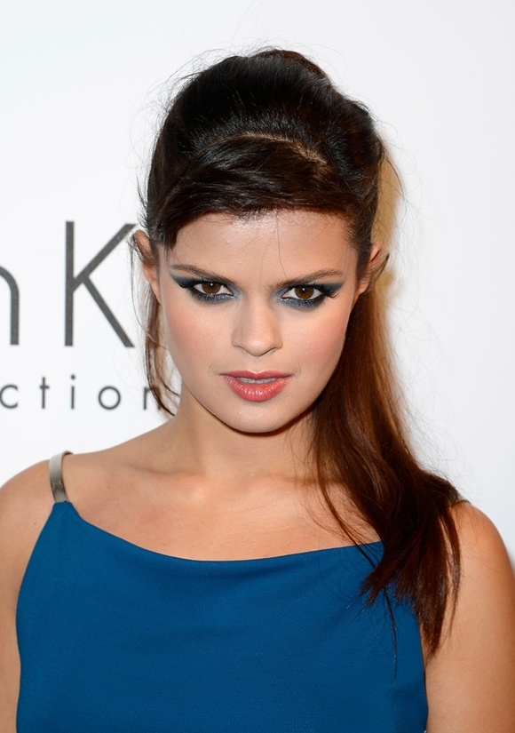 Trang điểm mắt mèo quyến rũ như sao