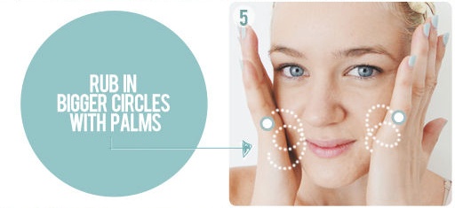 Cach dung sua rua mat va thoa kem duong dung cach hinh anh