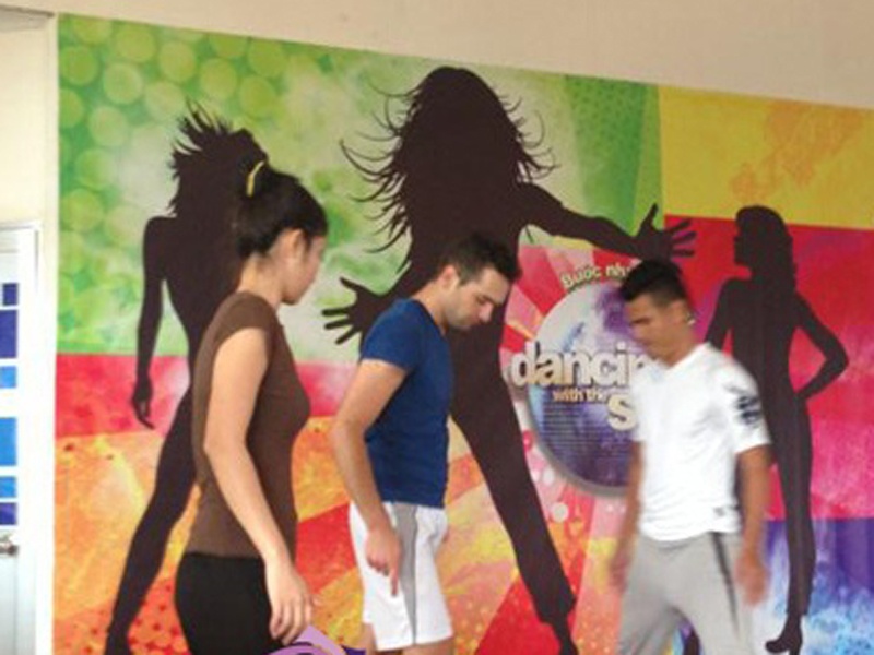 Vo chong Phan Thanh Binh tich cuc hoc khieu vu de thi BNHV hinh anh