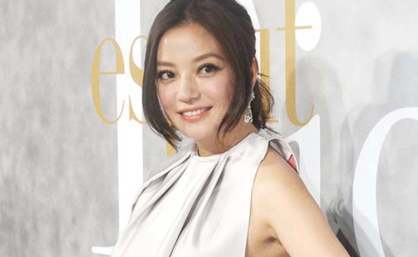 Trieu Vy mua hang hieu khong can xem gia hinh anh