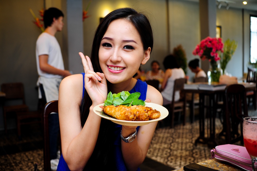 Den quan an Viet gia binh dan cua Mai Phuong Thuy hinh anh