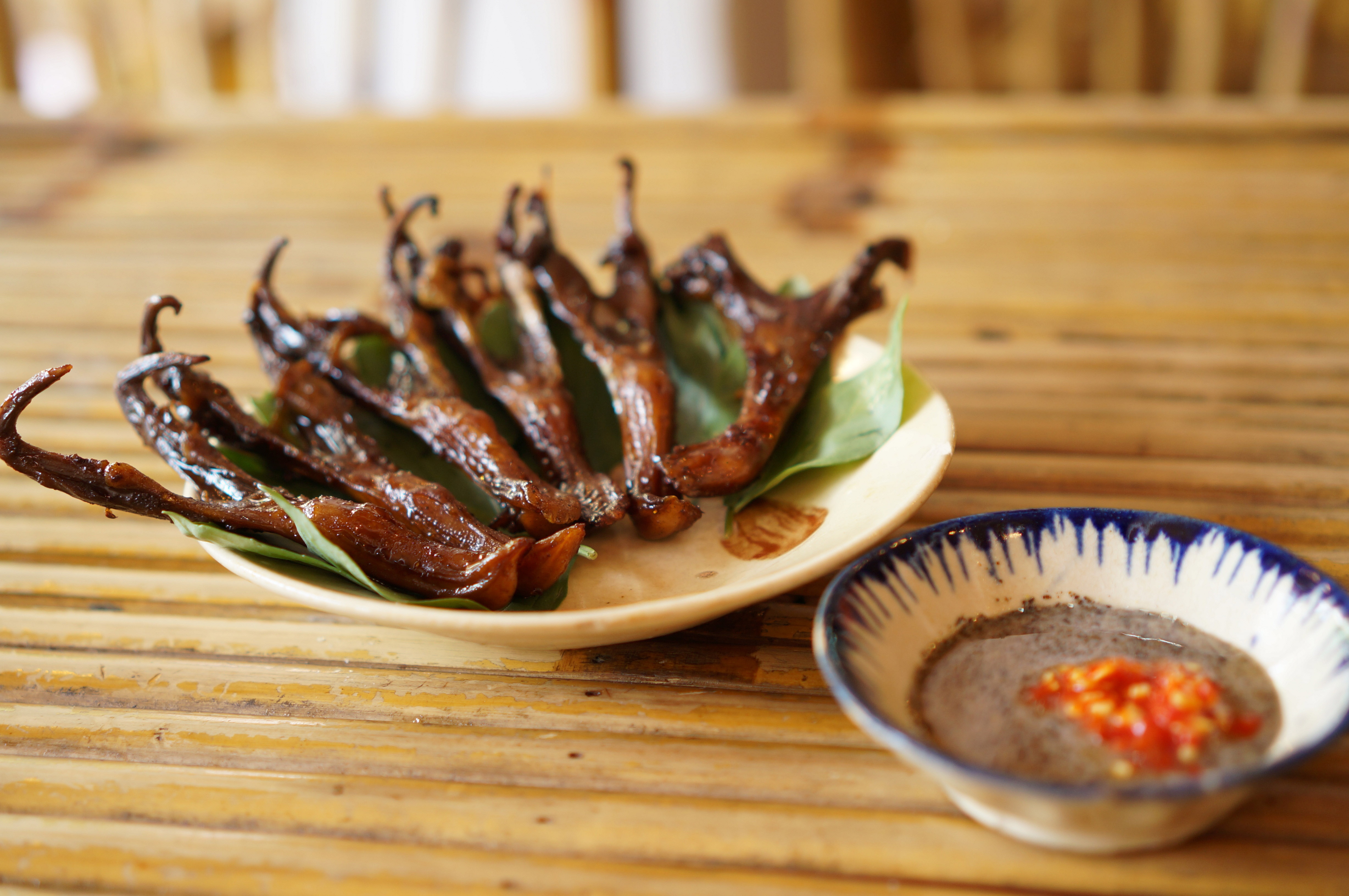 Luoi vit nuong thom ngon kho cuong hinh anh