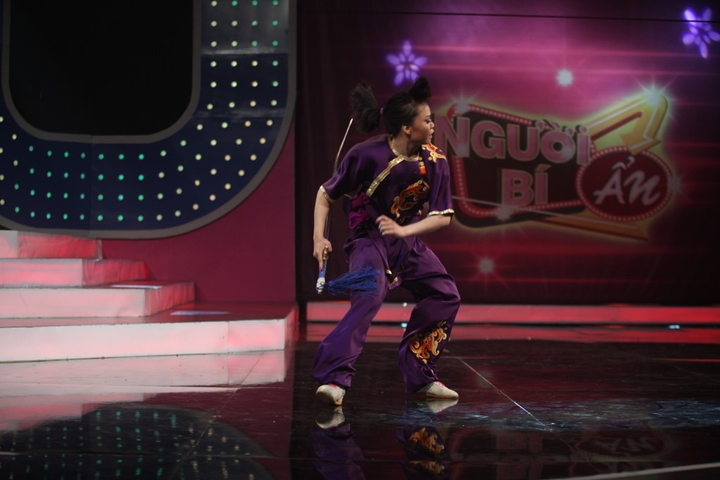 Cuộc đua của đội Phương Vy bắt đầu nhẹ nhàng hơn. Tại vòng 4, người chơi phải xác định vận động viên wushu và không quá khó khăn để họ nhận ra nhân vật số 2. Cả hai đội đều đoán trúng và kết quả tiếp tục vẫn nghiêng về đội khách 3-3.