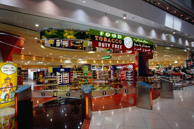 Meo tranh bi 'chat chem' o san bay hinh anh