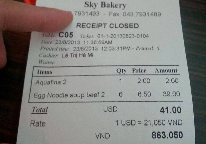 'Toi cam giac bi lua khi dung do an o san bay' hinh anh