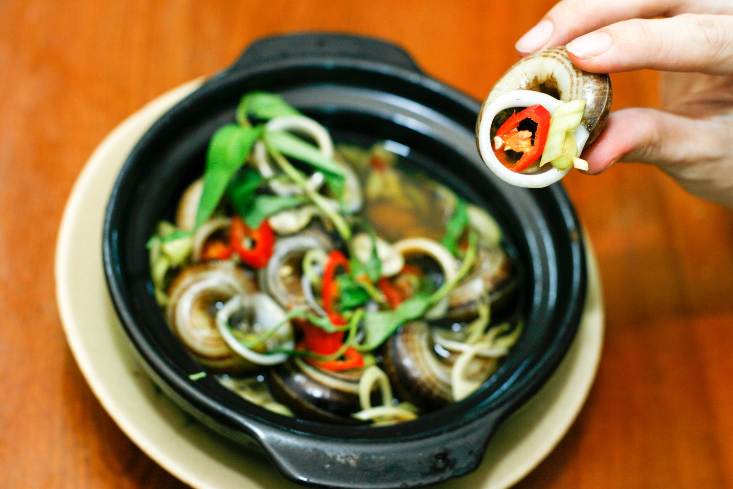 Nem mon oc Ba Den tung suyt bi tuyet chung hinh anh