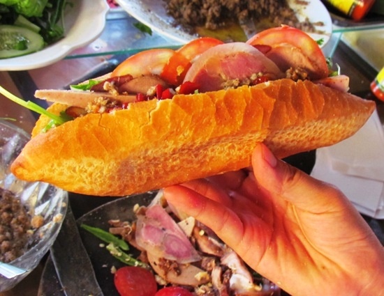 Bi mat dang sau chiec banh mi ngon nhat Viet Nam hinh anh