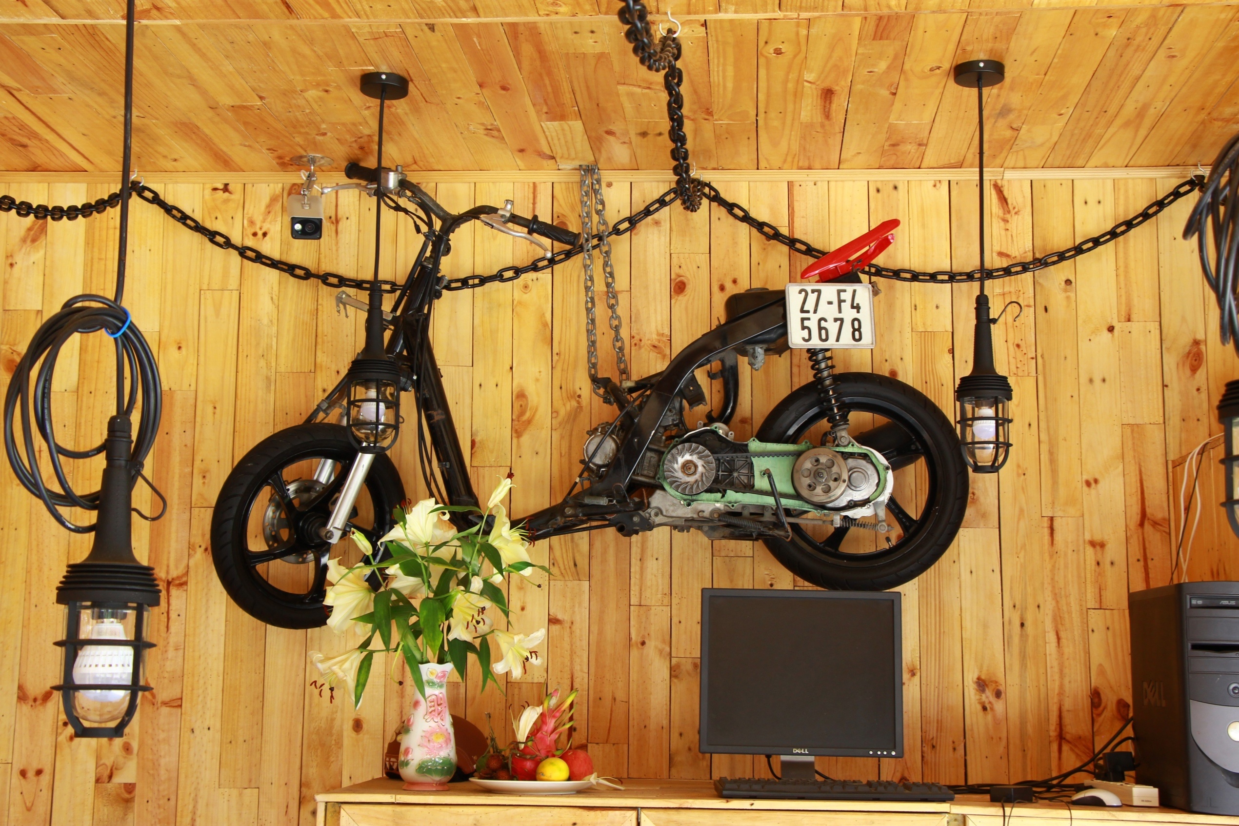 Nham nhi ca phe ngam hai bo suu tap xe dua hinh anh