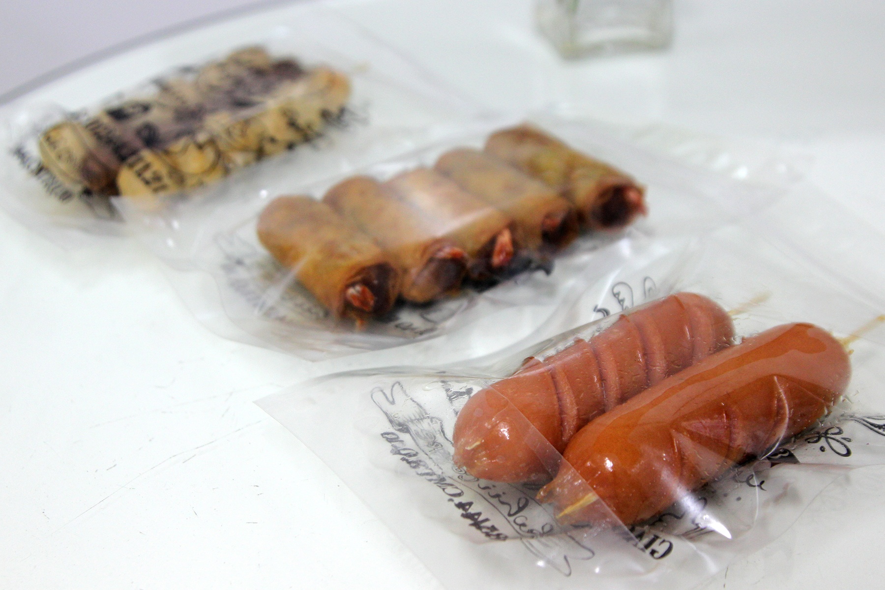 Ngoài xúc xích, chả giò chiên hay cá viên, bò viên cũng là các món quà vặt được yêu thích tại quán. Địa chỉ: Kohii coffee, 285/44 Cách Mạng Tháng Tám, P. 12, Q. 10, TP. HCM