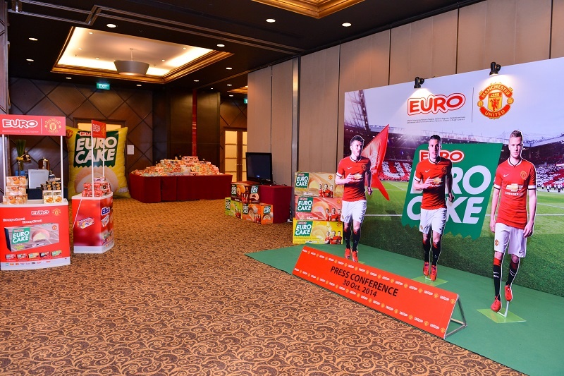 Cau thu M.U xuat hien tren bao bi banh keo hinh anh