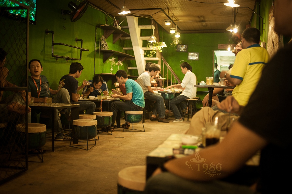 Quan ca phe dam chat Ha Noi co giua long Sai Gon hinh anh