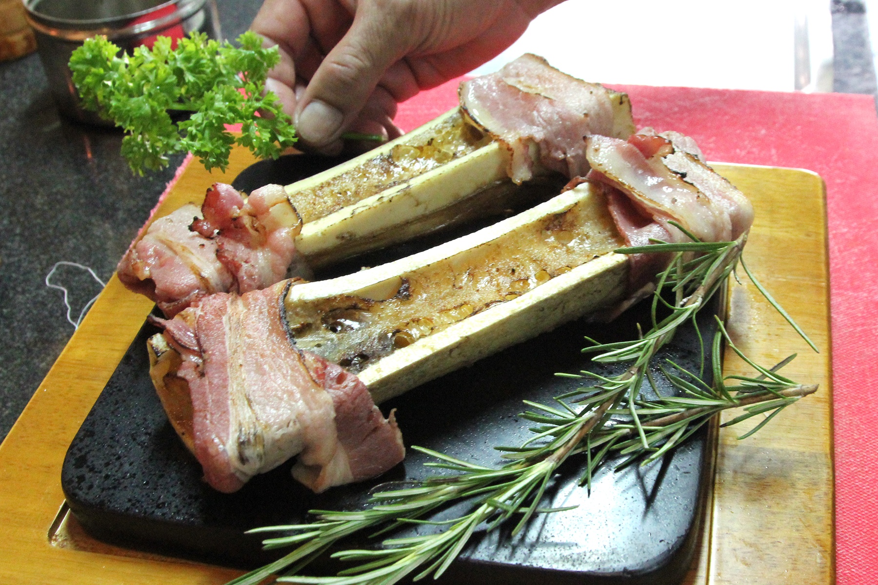 Nem tuy bo nuong va pate choux dat nhat Sai Gon hinh anh