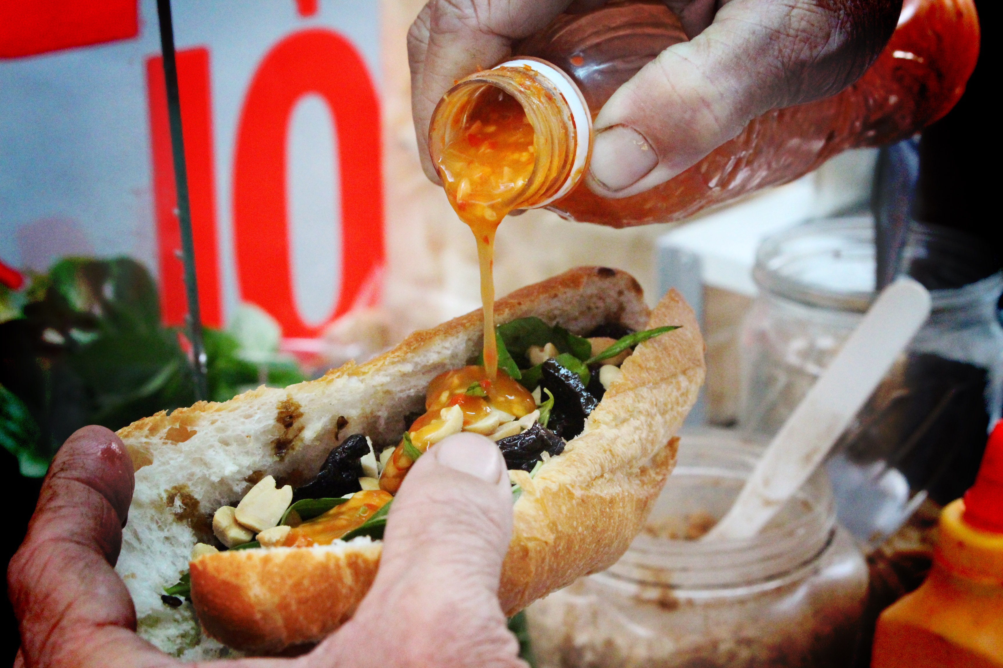 La nhu banh mi kho bo duong Nguyen Huy Tu hinh anh