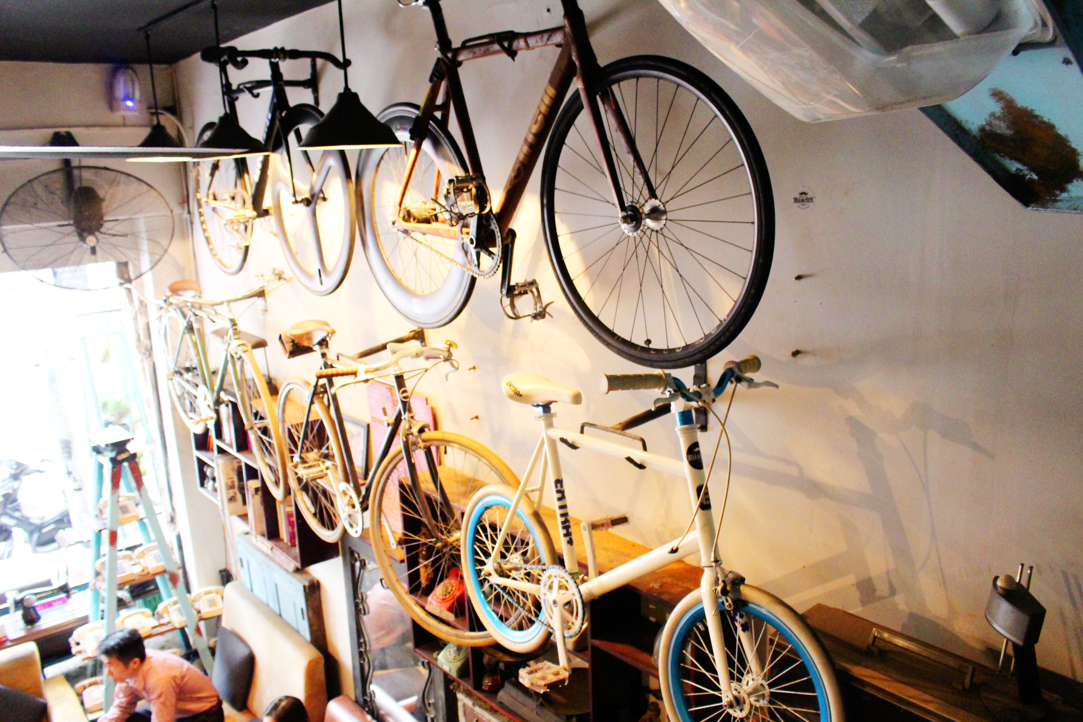 Quan ca phe voi y tuong 'xe khong phanh' hinh anh