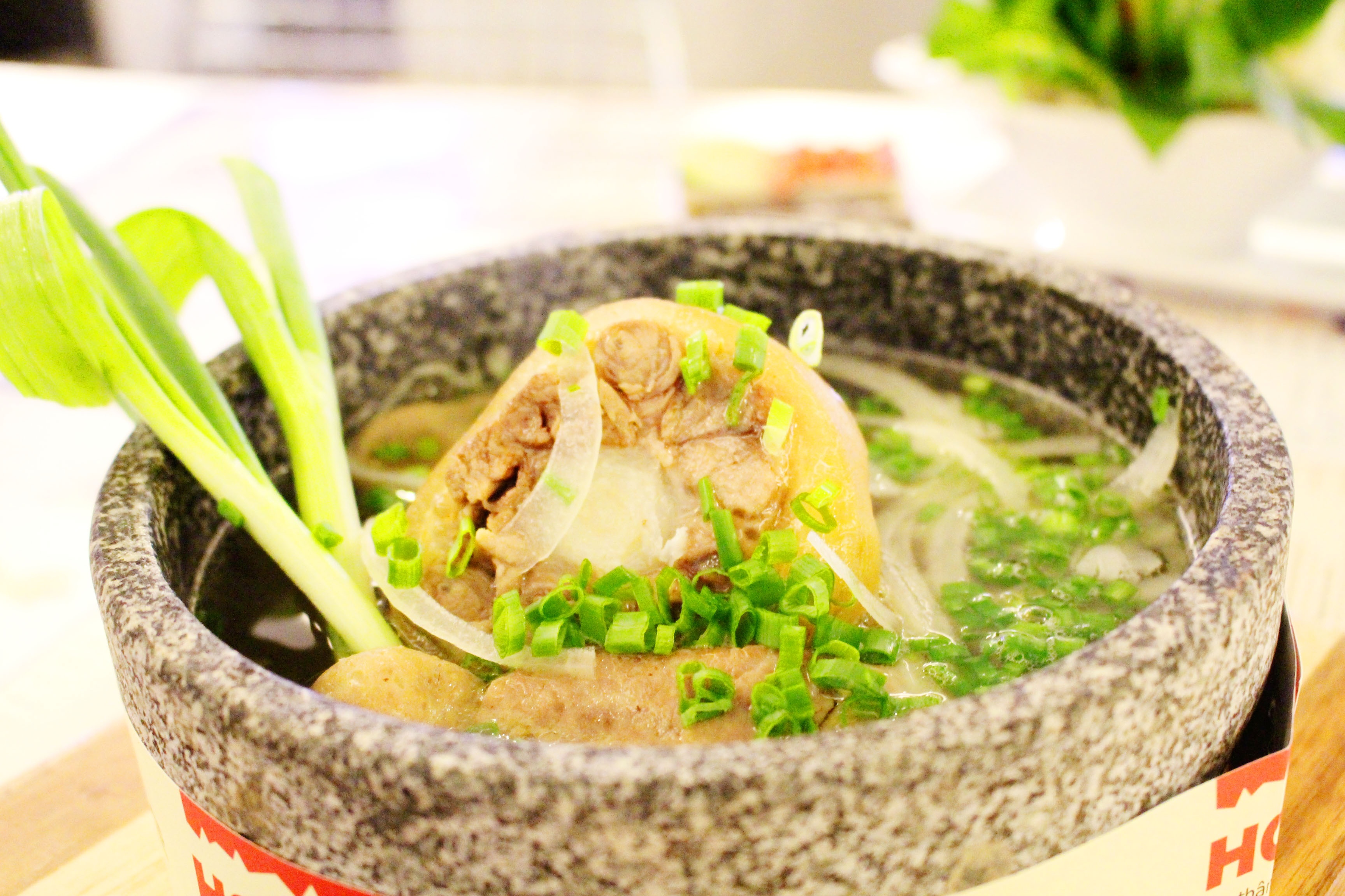 To pho doc dao an den het van con boc khoi hinh anh