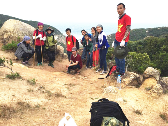 Hanh trinh chinh phuc cuc Dong mua bao hinh anh