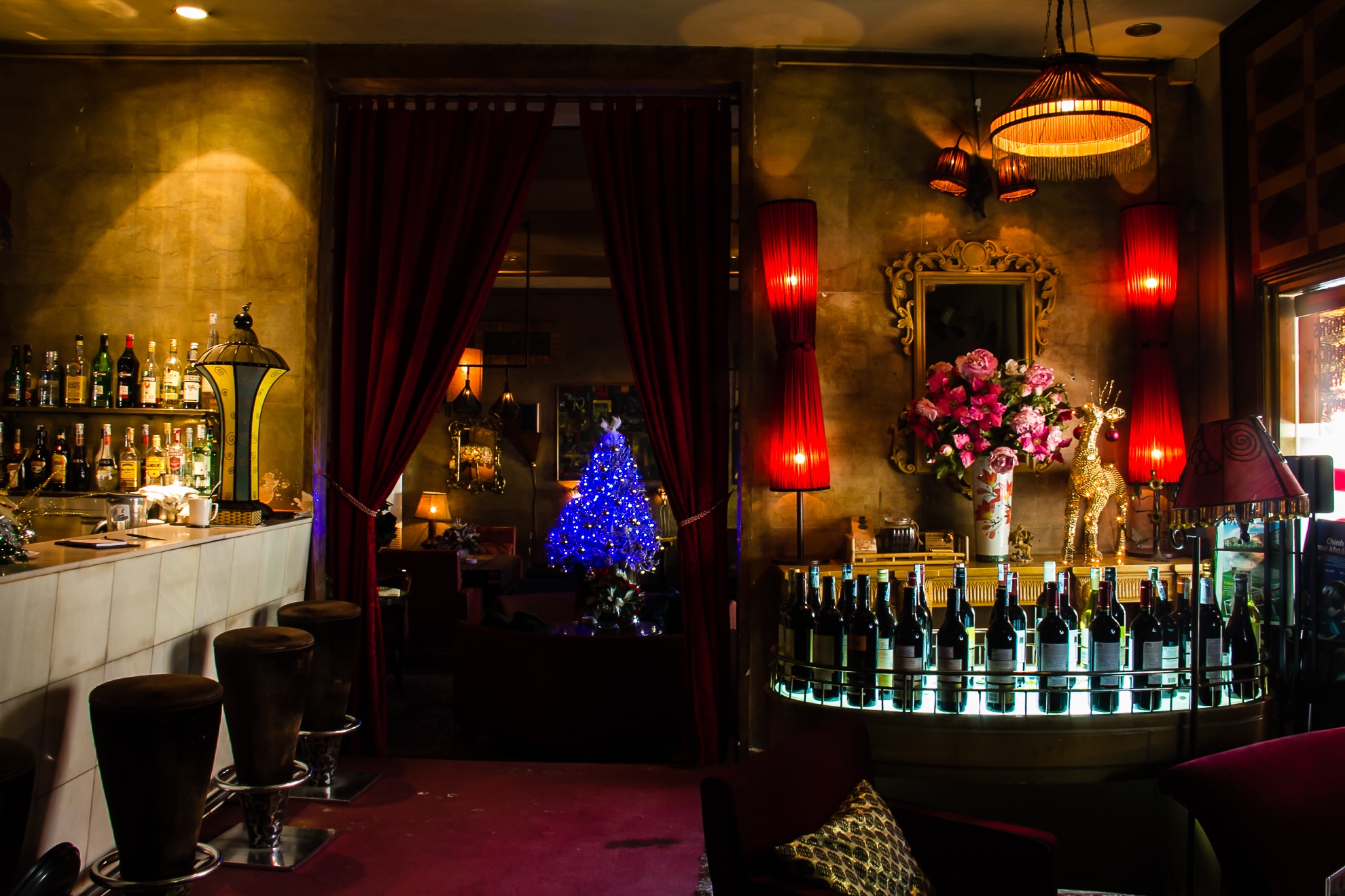 Quan ca phe dep nhu co tich o quan 1 hinh anh