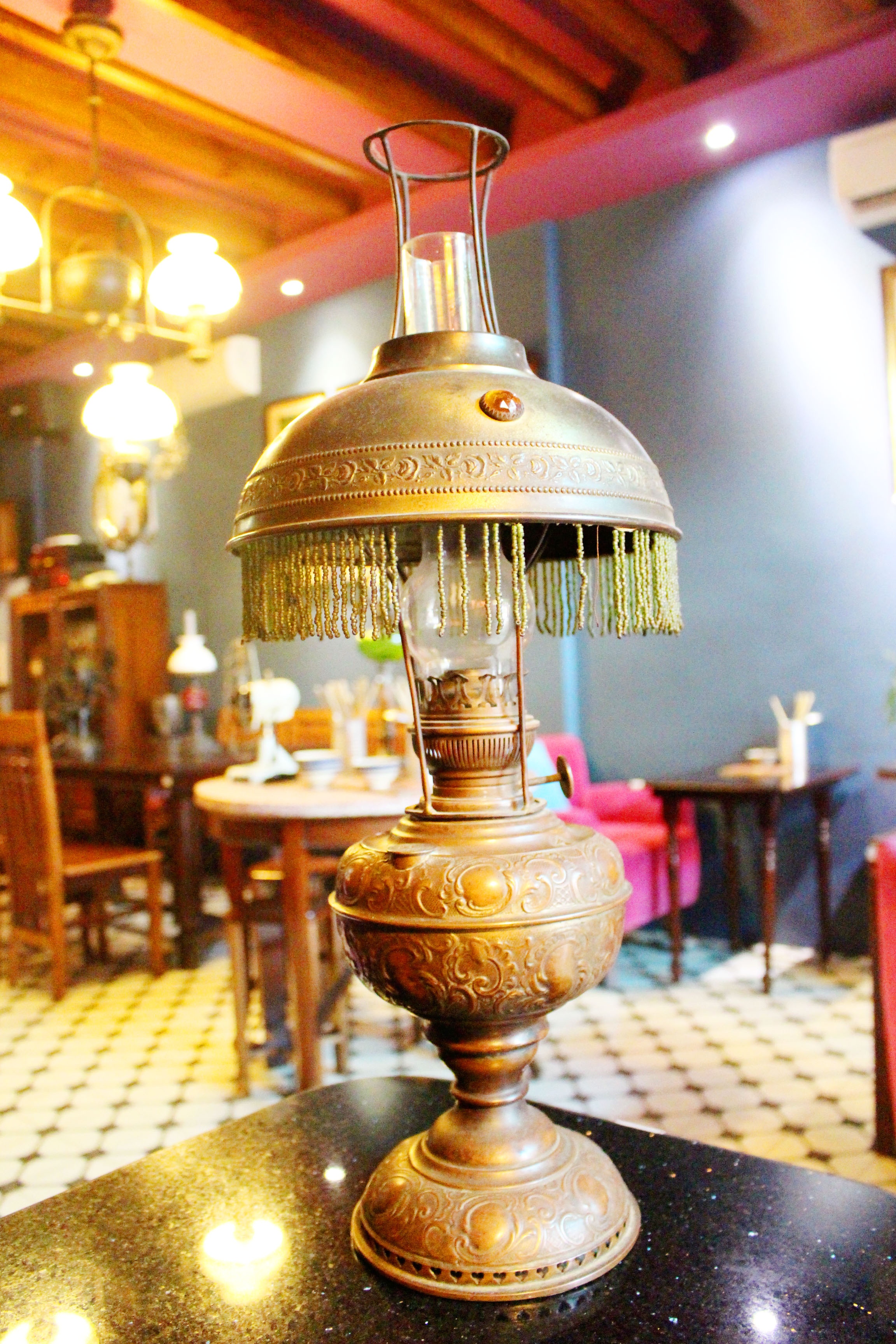 Mỗi cây đèn đều có nét độc đáo, mang trong mình những câu chuyện riêng.