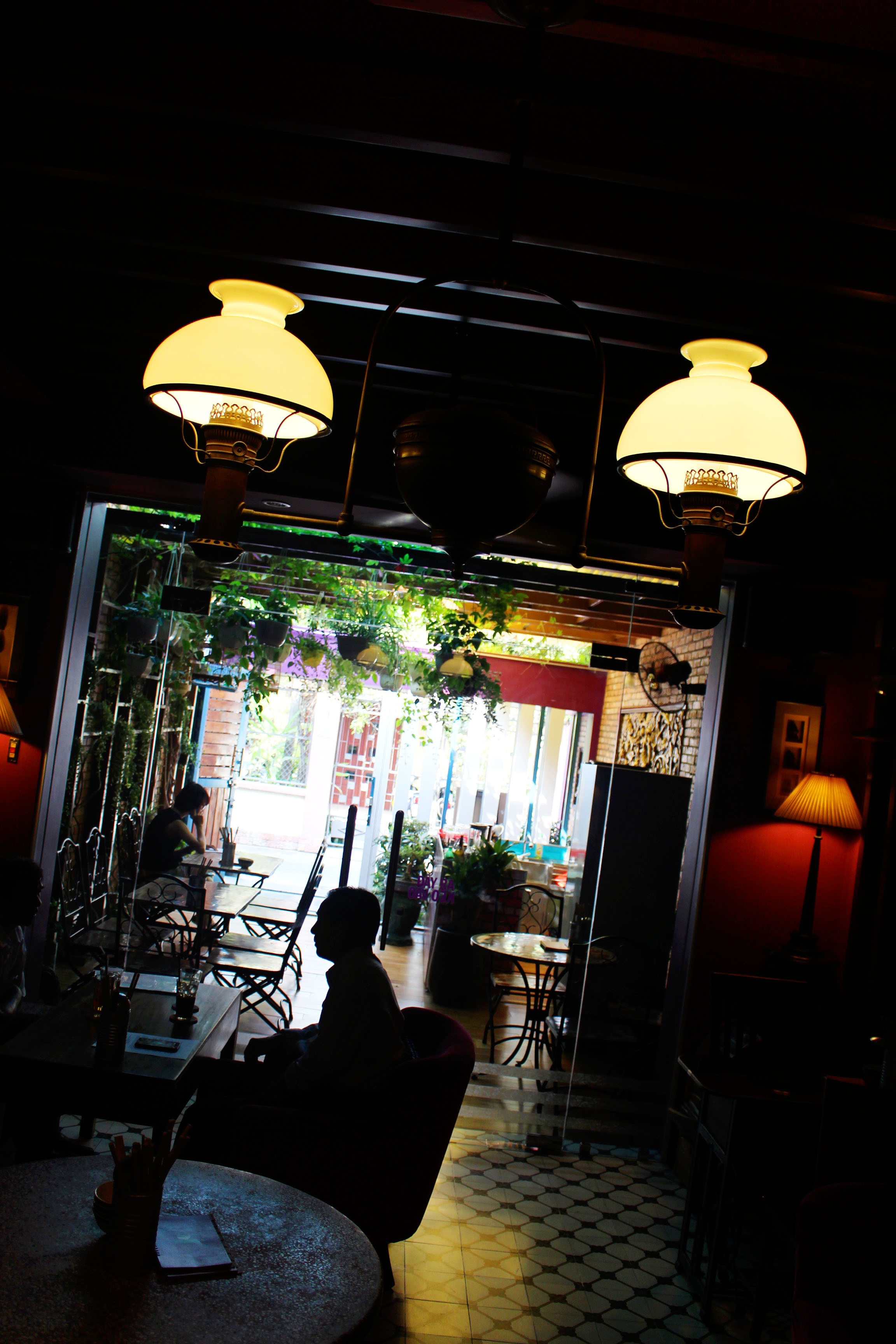  Quán ăn trở thành nơi người ta có thể ngả mình nghỉ ngơi sau bữa trưa chứ không vội vã rời đ.