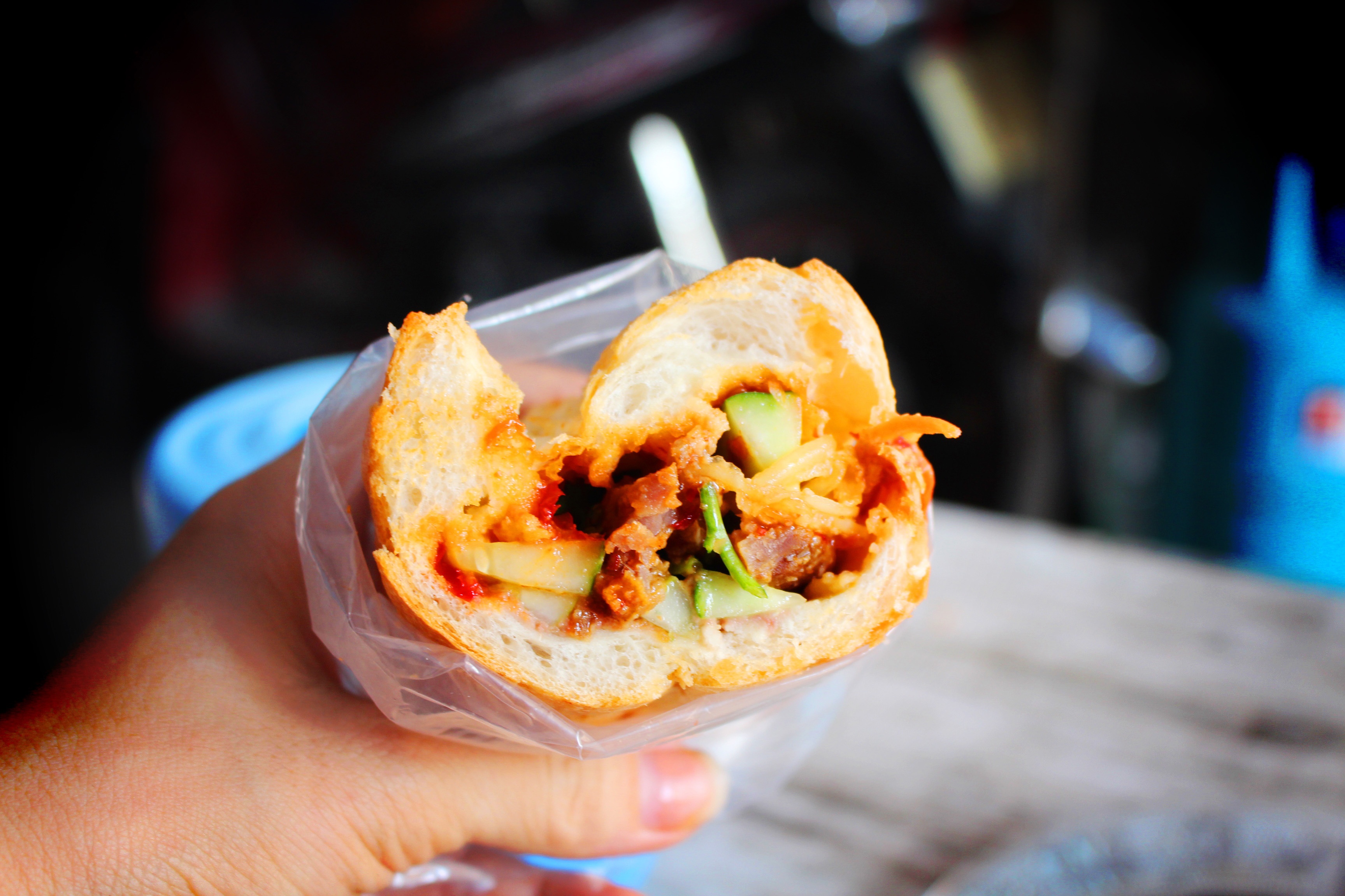 Xe banh mi noi tieng Hoi An tai Sai Gon hinh anh
