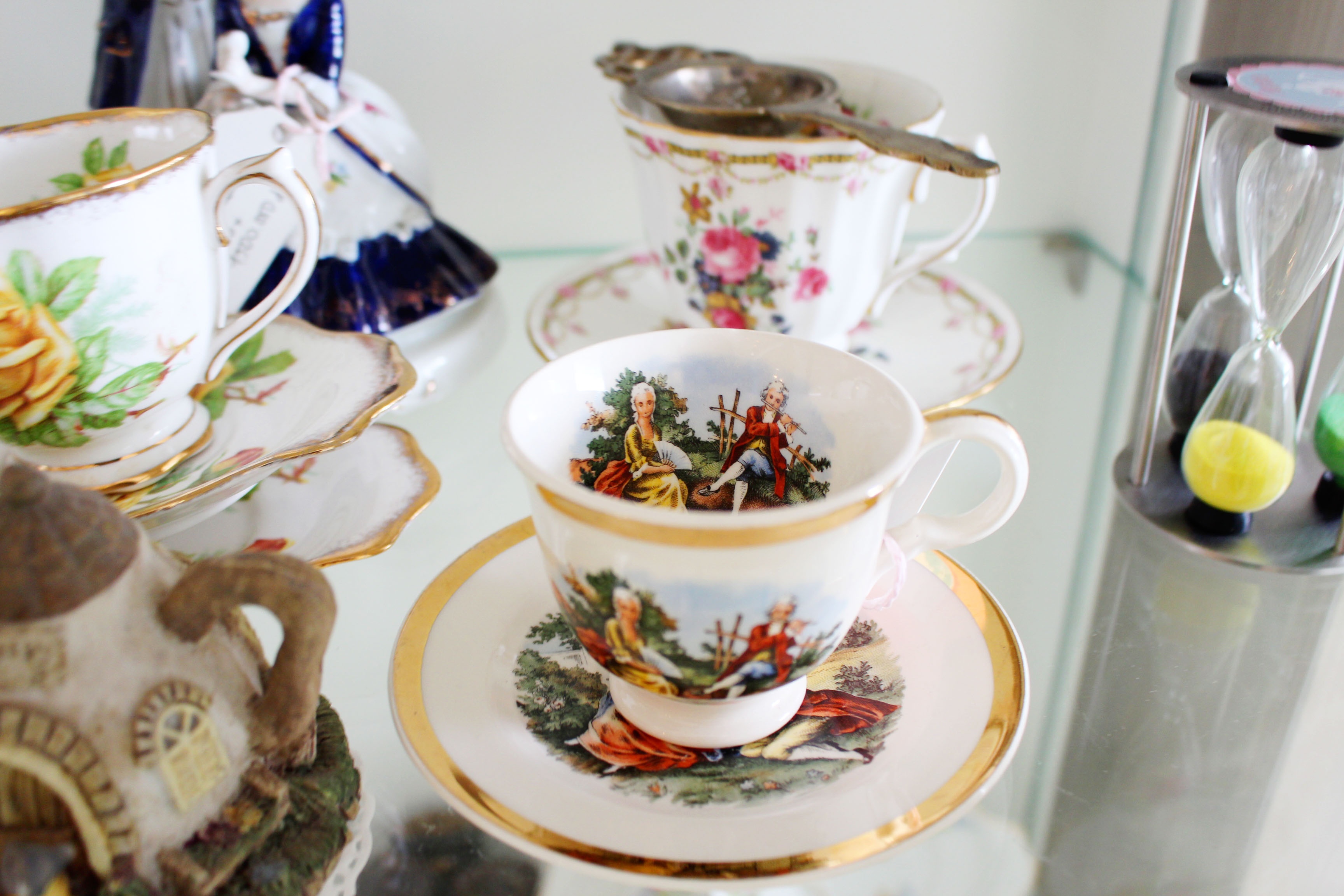 Tiec tra kieu Anh o Sai Gon hinh anh