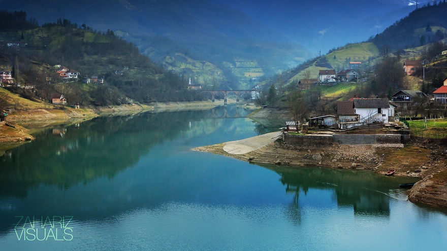 Khung cảnh yên bình của thị trấn “cổ tích” Mostar ở Bosnia & Herzegovina.