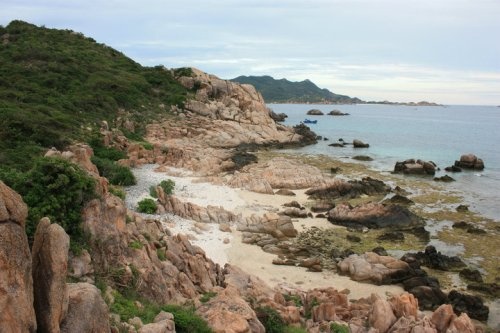 Đảo Bình Ba. Ảnh: Huy Vũ. 