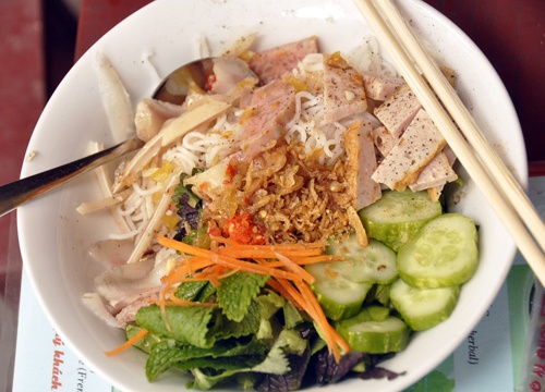 Bún mắm nêm. Ảnh: Hoàng Nhi.