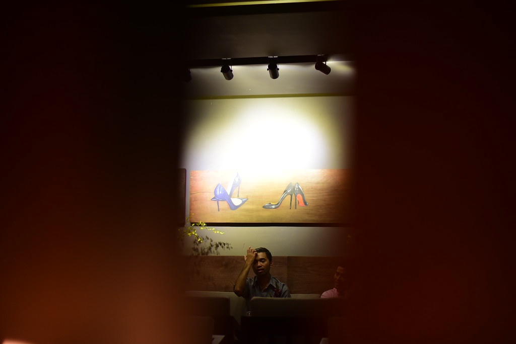  Điều này được thể hiện qua cây xanh với tác dụng chia không gian. Với những bộ bàn ghế thoải mái, những đồ vật trang trí hoàn toàn bằng tay nhẹ nhàng, chăm chút. 