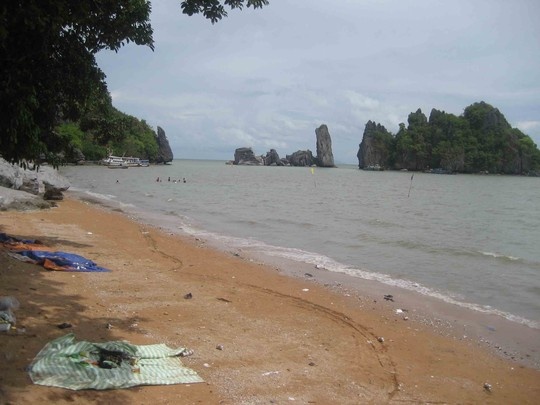 Bi bo roi, Hon Phu Tu vang tanh, nhech nhac hinh anh