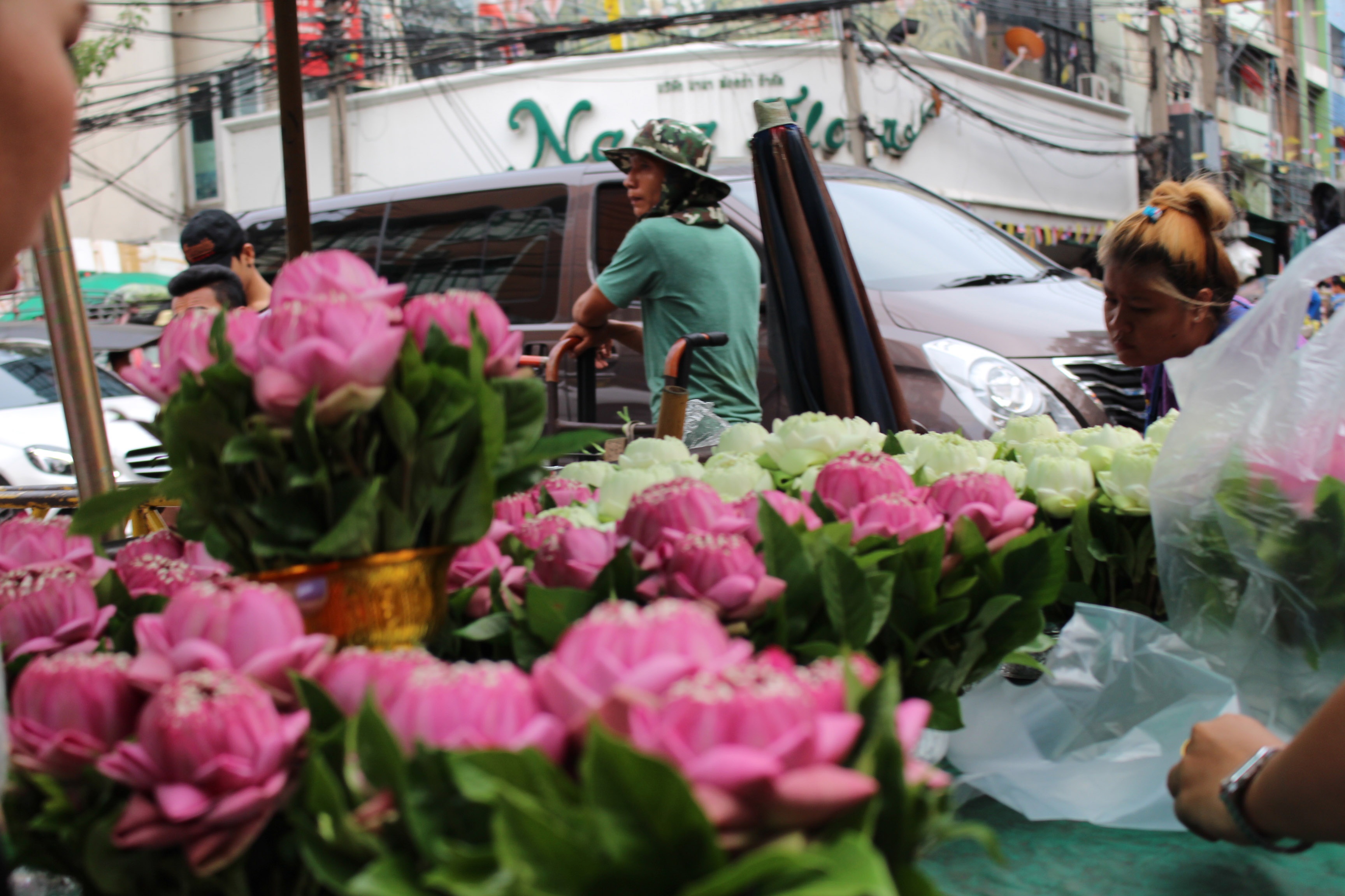 Mua hoa can o cho hoa lon nhat Bangkok hinh anh