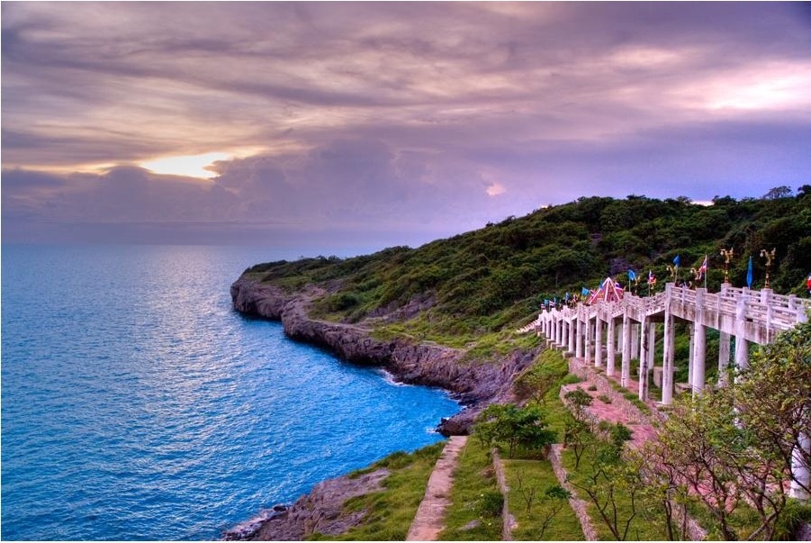 blog.beatthebrochure.com