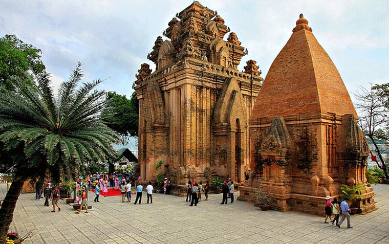 Tháp Bà Ponagar. Ảnh: Vietnamdiscoveries.