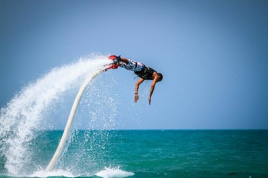 Đứng nước, môn thể thao mới du nhập vào Việt Nam thời gian qua. Ảnh: Tripadvisor.