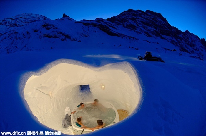 Iglu-Drof, khách sạn chìm trong băng tuyết với các phòng ngủ sang trọng, lãng mạn thu hút thành công tỷ phú Trung Quốc tới Thụy Sĩ du lịch