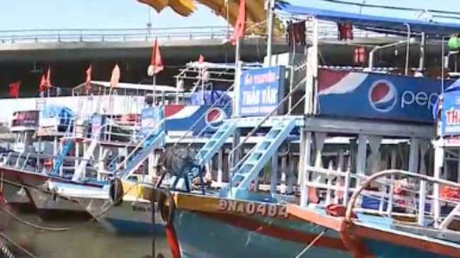 Da Nang: Du lich duong song 'tac' vi thieu ben bai hinh anh