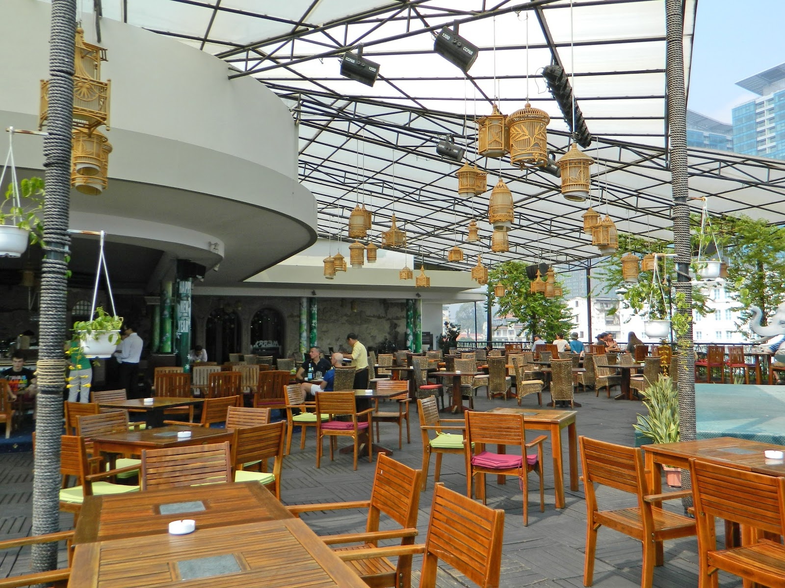 Nhung nha hang, quan ca phe tuyet dep ngam pho di bo hinh anh