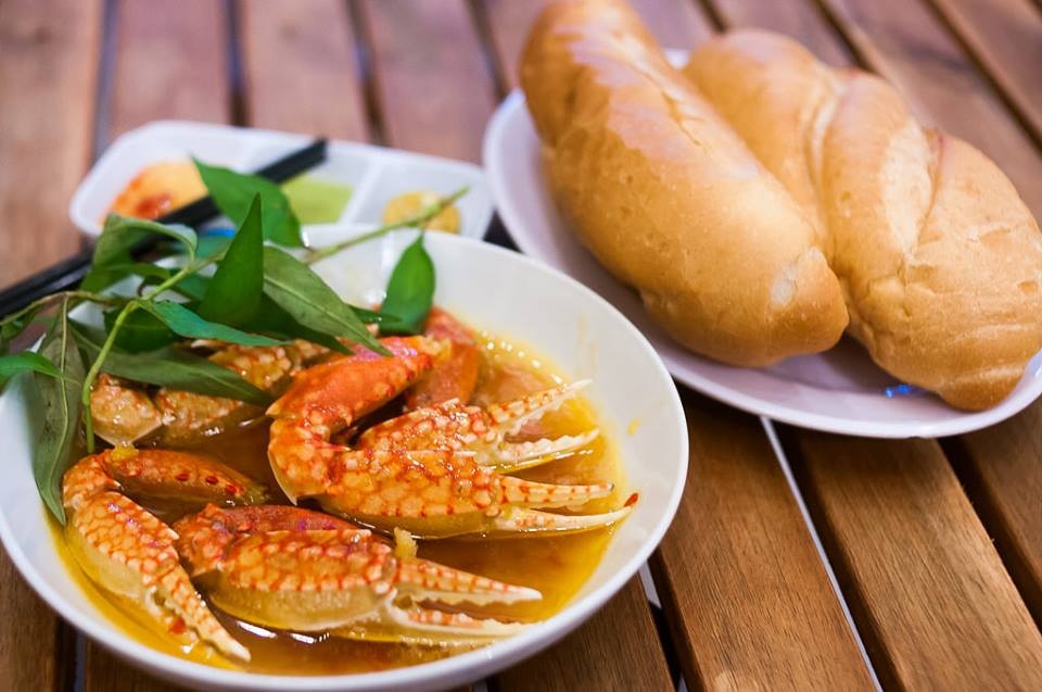 Nhung mon oc an kem banh mi nong cho ngay mua hinh anh