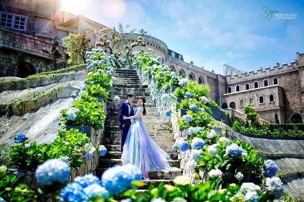 Đà Nẵng: Với đặc trưng thành phố du lịch có sông, núi, biển và phố cổ.... mỗi địa danh của Đà Nẵng đều có thể tạo nên bộ ảnh cưới lãng mạn và sống động nhất cho bạn. Ảnh: Depwedding.