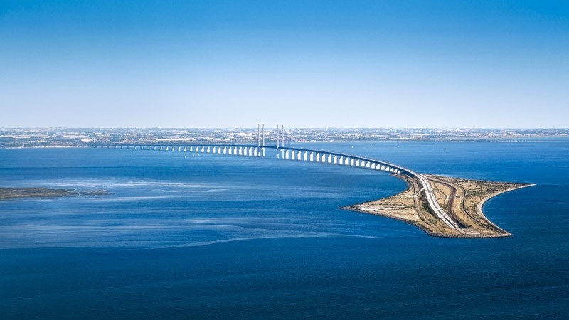 Cầu Oresund, tâm điểm chính của con đường, có chiều dài 8km.