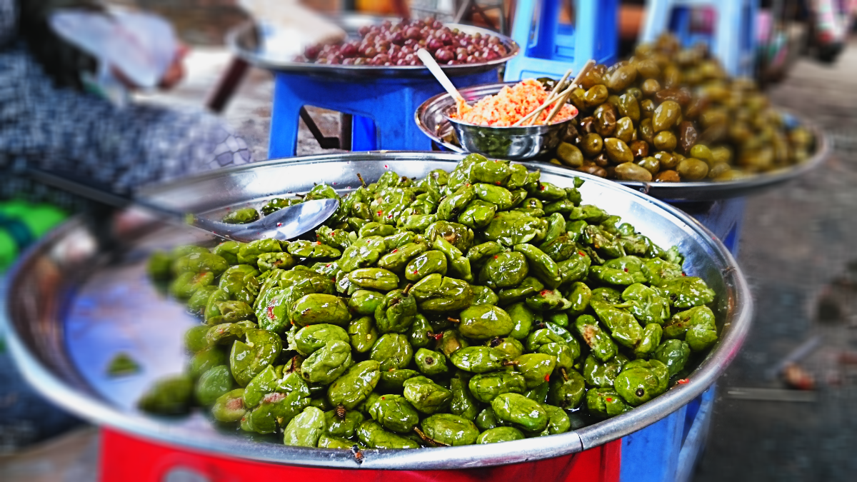 Nhung mon an vat chay nuoc mieng o cho Chau Doc hinh anh