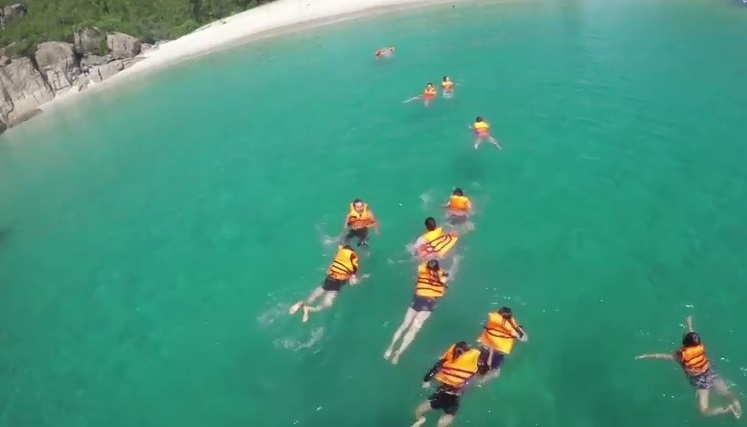 Den 'hoang dao Robinson' o Cam Ranh ngay cuoi tuan hinh anh