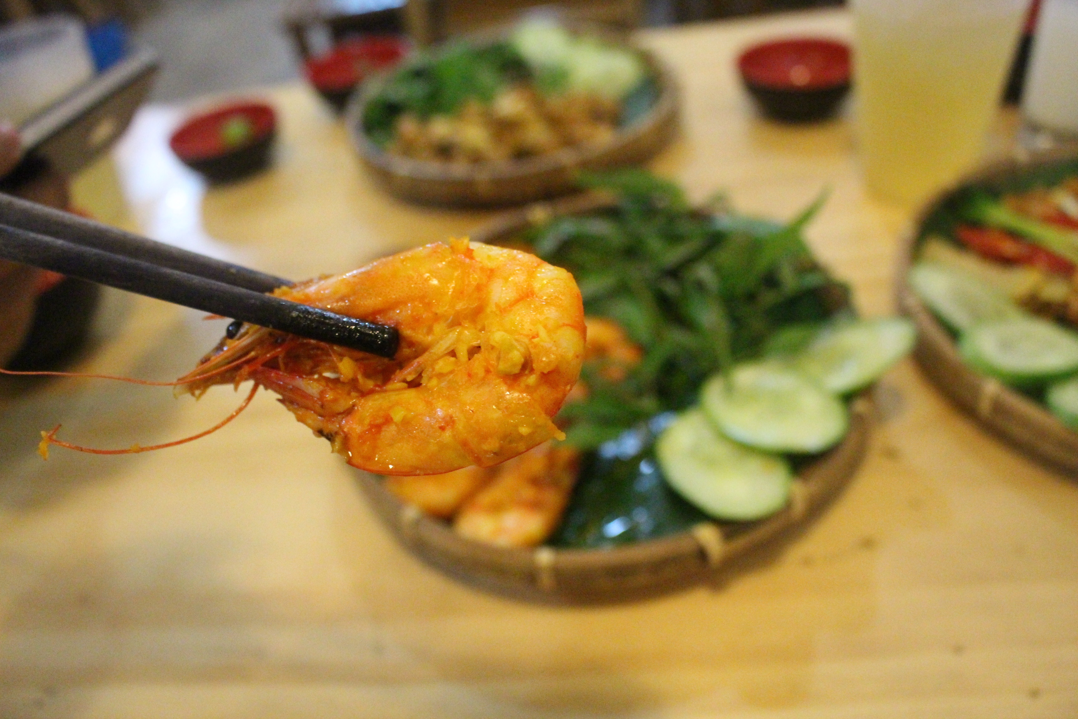 Thuong thuc tom o tran bay tren met la hinh anh