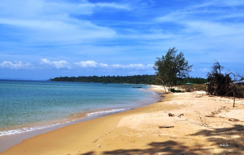 9. Bãi Dài danh hiệu một trong 10 bãi biển hoang sơ và đẹp nhất thế giới do BBC bình chọn phần nào mô tả vẻ đẹp của nơi này.  Bãi Dài nằm ở phía tây bắc đảo.