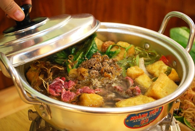 Nau lau rieu cua bap bo chuan nhu quan hinh anh