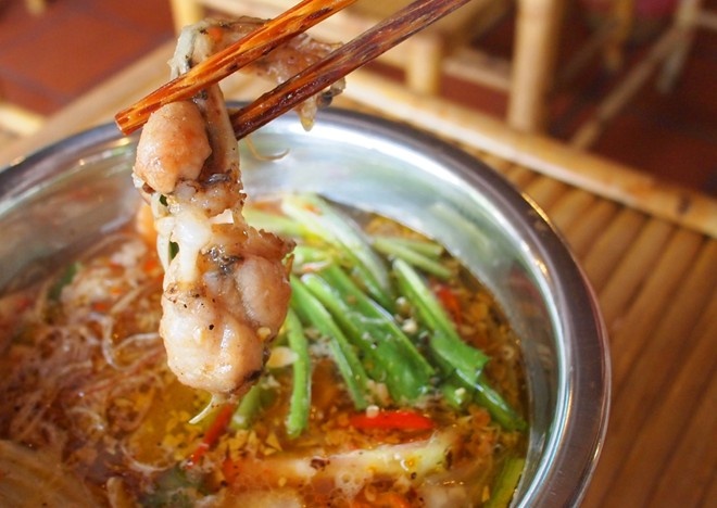 Nau lau ech mang chua cho nhung ngay Sai Gon diu nang hinh anh