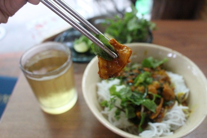 Lam bun long xao nghe tri ho, ngon mieng hinh anh