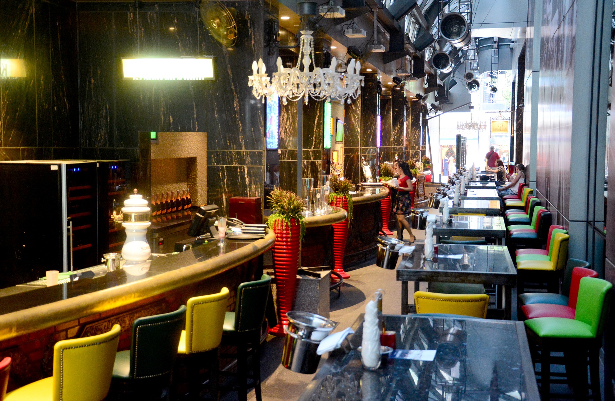 Nha hang dai 48 m noi duong Nguyen Hue - Dong Khoi hinh anh